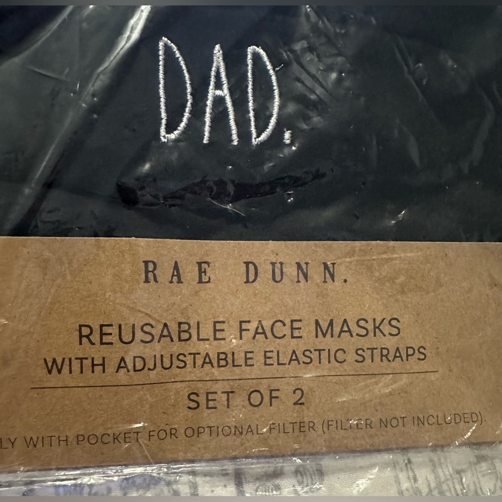 RAE DUNN Mom & Dad Face mask new in packaging - Picture 4 of 6